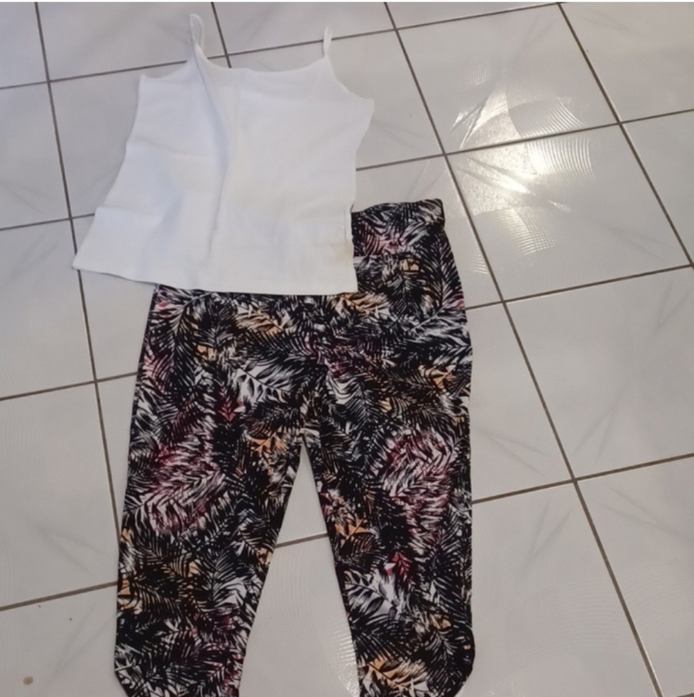 4/$40 Yoga-style Tropical Capri Pajama Pants With New White Camisole - Size XL